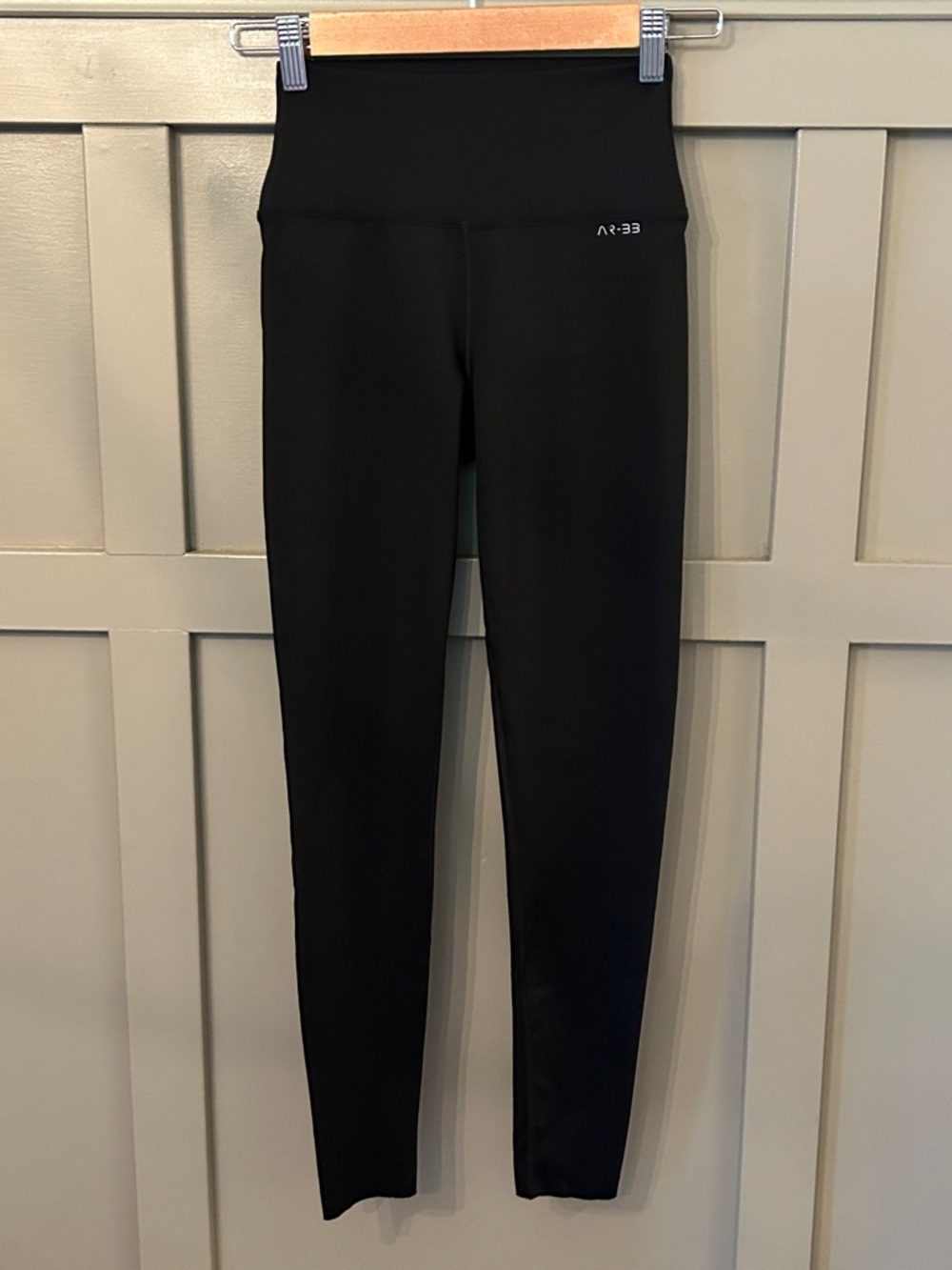 AR-33 Black High Rise Leggings Size Medium